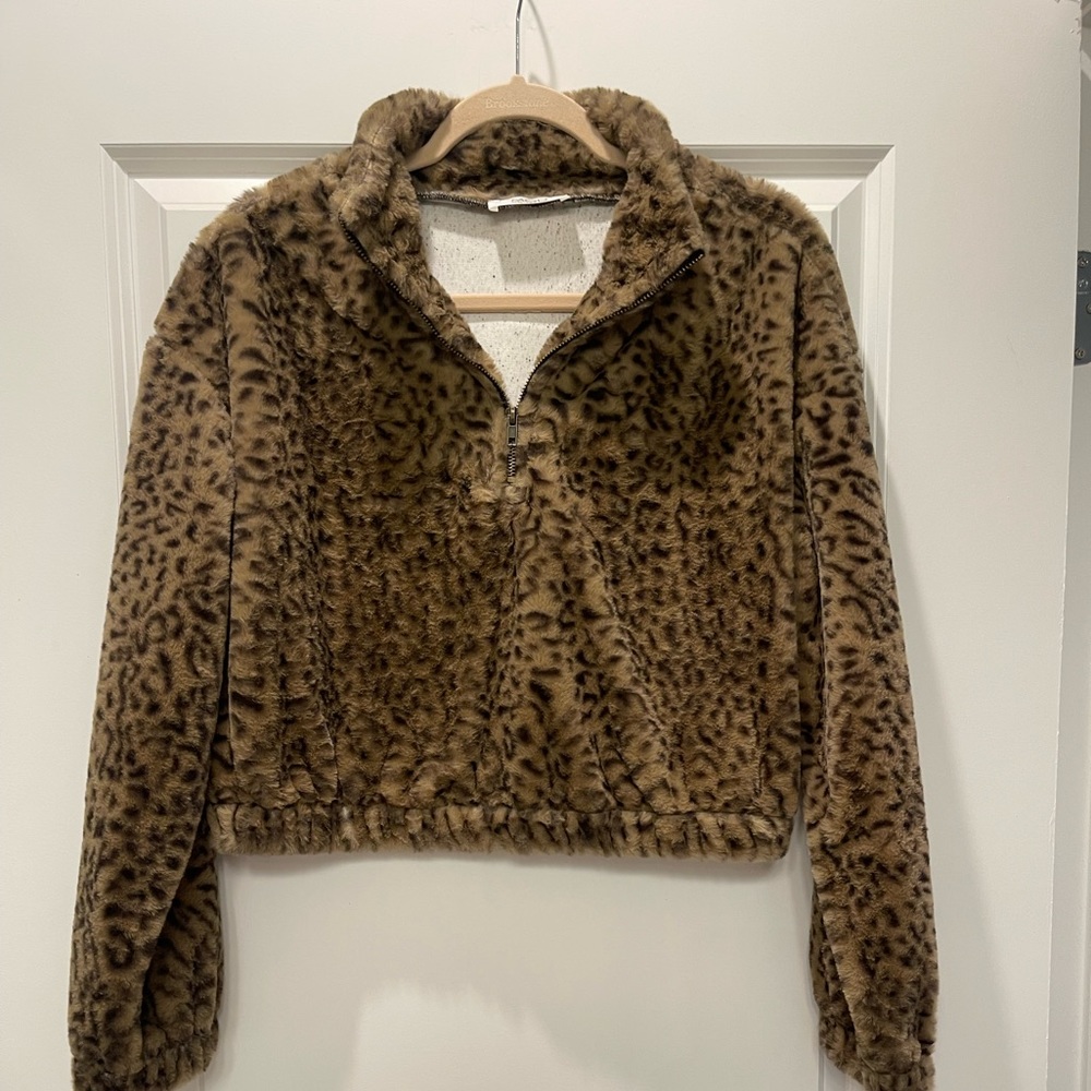 MOD ON TREND | Cropped Cheetah Faux Fur Quarter Zip Pullover
